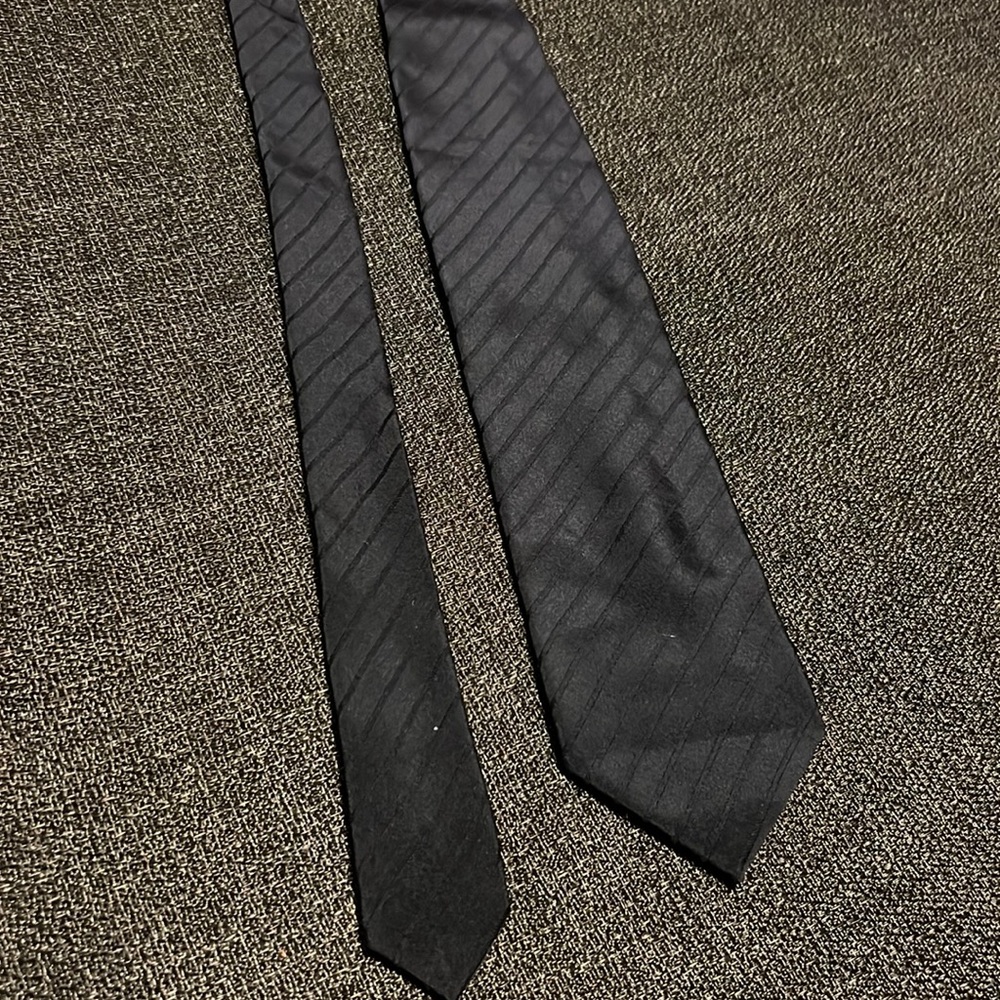Giorgio Armani Silk Striped Tie in Navy